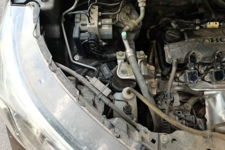 Used Honda CR-V 2016 2.0L two-wheel drive Urban Edition Engine Bay Right