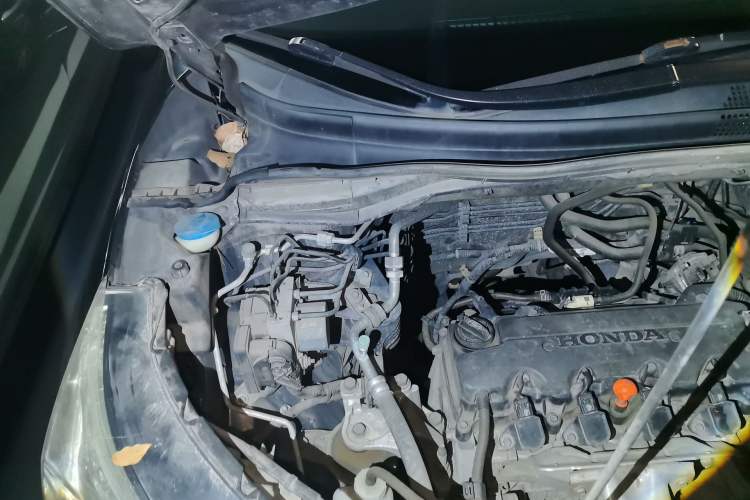 Used Honda CR-V 2016 2.0L two-wheel drive Urban Edition Engine Bay Right