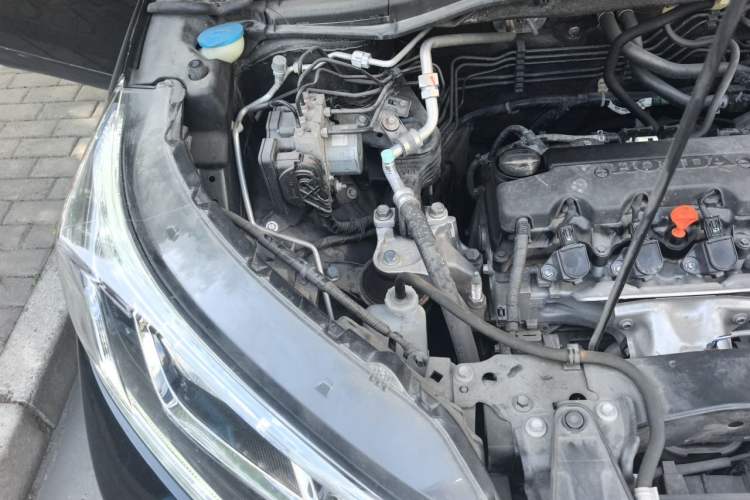 Used Honda CR-V 2016 2.0L two-wheel drive Urban Edition Engine Bay Right