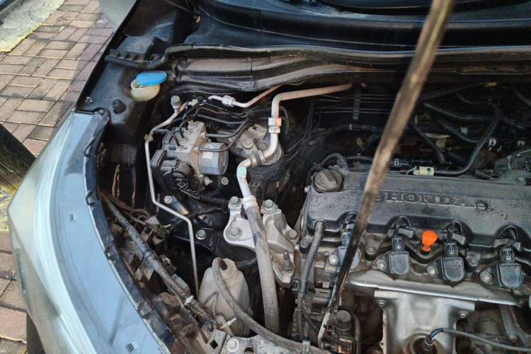 Used Honda CR-V 2016 2.0L two-wheel drive Urban Edition Engine Bay Right