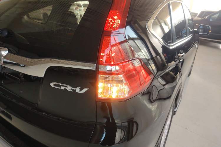 Used Honda CR-V 2016 2.0L two-wheel drive Urban Edition Exterior 2