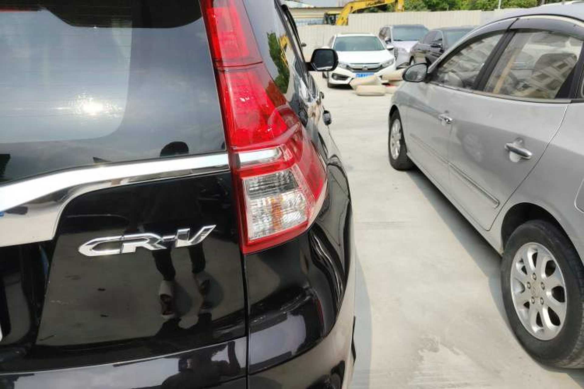Used Honda CR-V 2016 2.0L Two-Wheel Drive Classic Edition Exterior 3