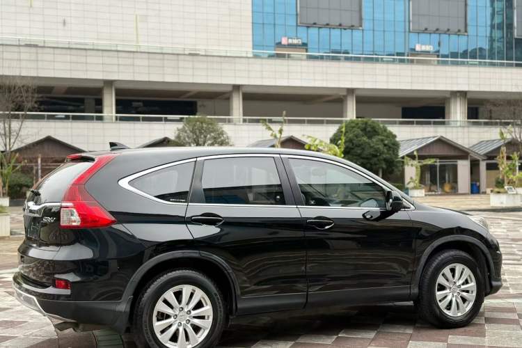 Used Honda CR-V 2016 2.0L two-wheel drive Urban Edition Exterior 4