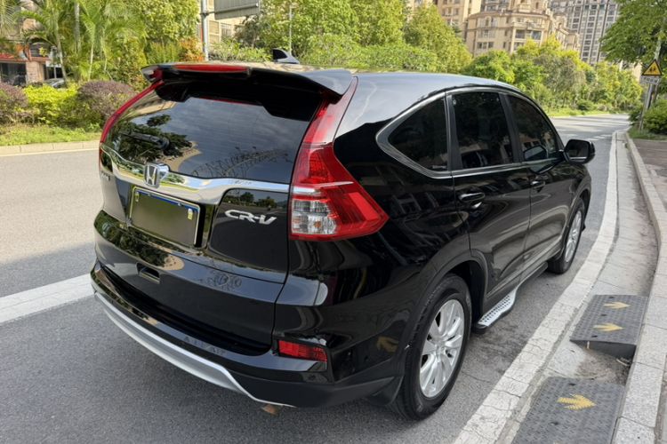 Used Honda CR-V 2016 2.0L two-wheel drive Urban Edition Exterior 5