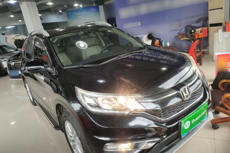 Used Honda CR-V 2016 2.0L two-wheel drive Urban Edition Front Right 45 Deg