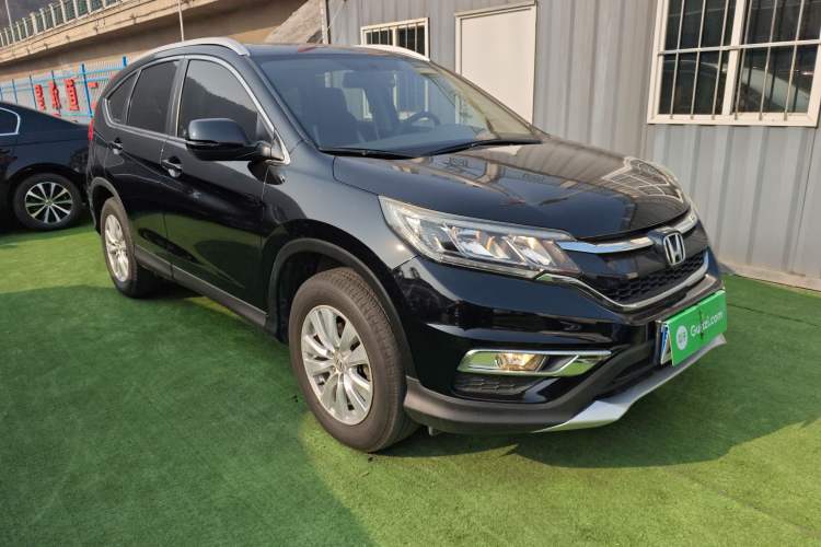 Used Honda CR-V 2016 2.0L two-wheel drive Urban Edition Front Right 45 Deg