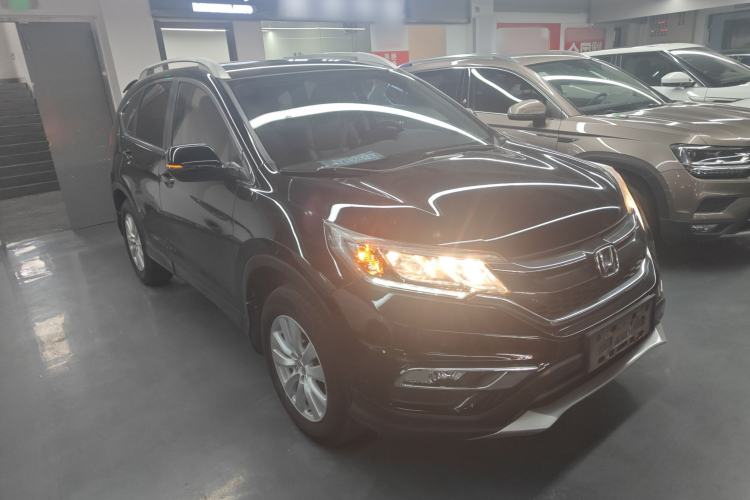 Used Honda CR-V 2016 2.0L Two-Wheel Drive Classic Edition Front Right 45 Deg