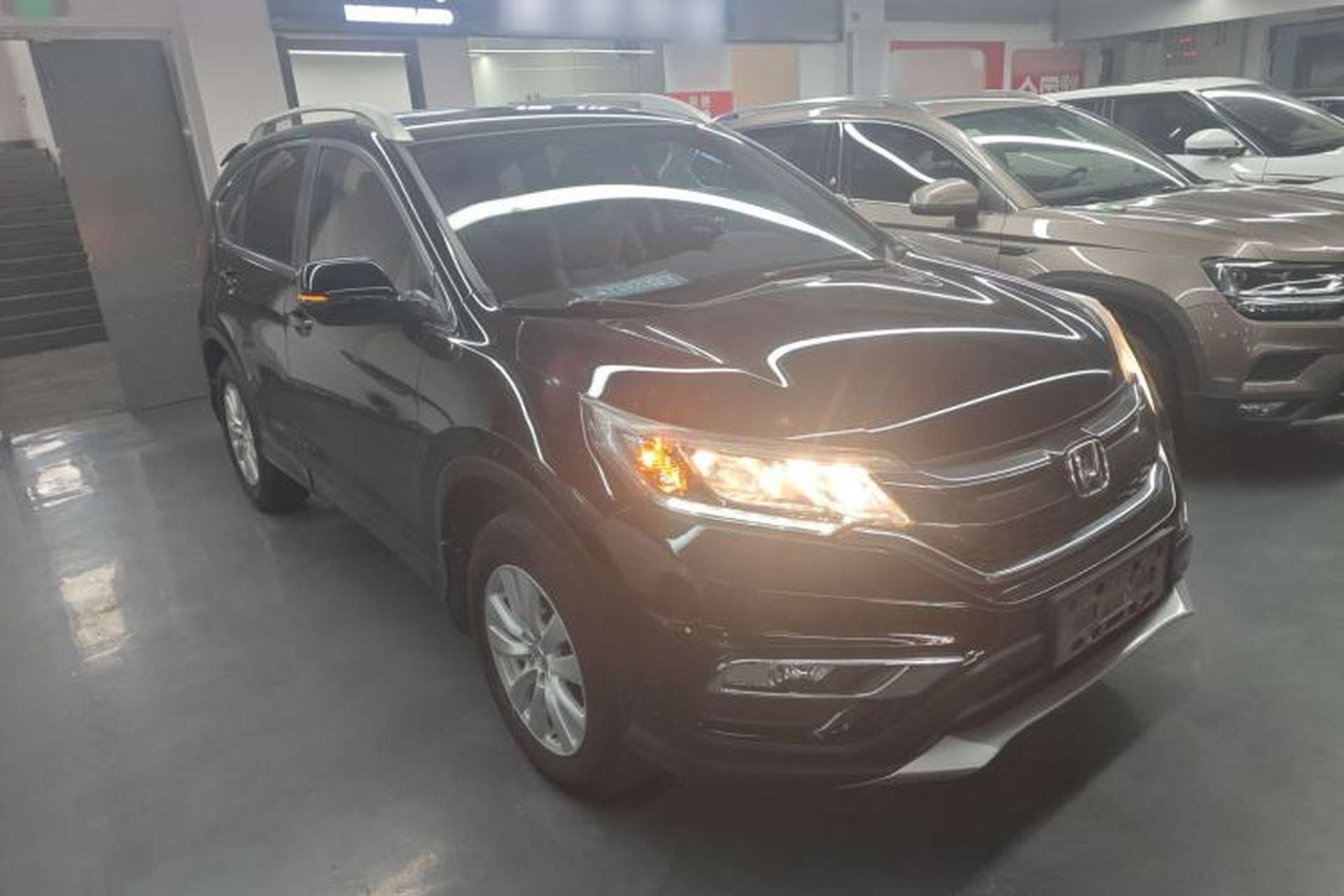 Used Honda CR-V 2016 2.0L Two-Wheel Drive Classic Edition Front Right 45 Deg