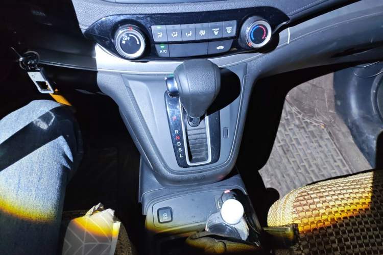 Used Honda CR-V 2016 2.0L Two-Wheel Drive Classic Edition Gear Lever