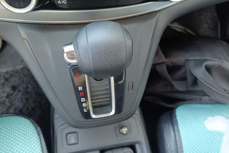 Used Honda CR-V 2016 2.0L two-wheel drive Urban Edition Gear Lever