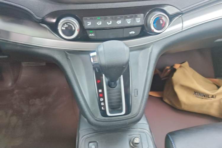 Used Honda CR-V 2016 2.0L Two-Wheel Drive Classic Edition Gear Lever