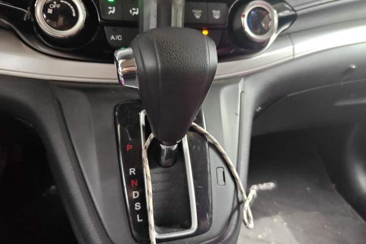 Used Honda CR-V 2016 2.0L Two-Wheel Drive Classic Edition Gear Lever