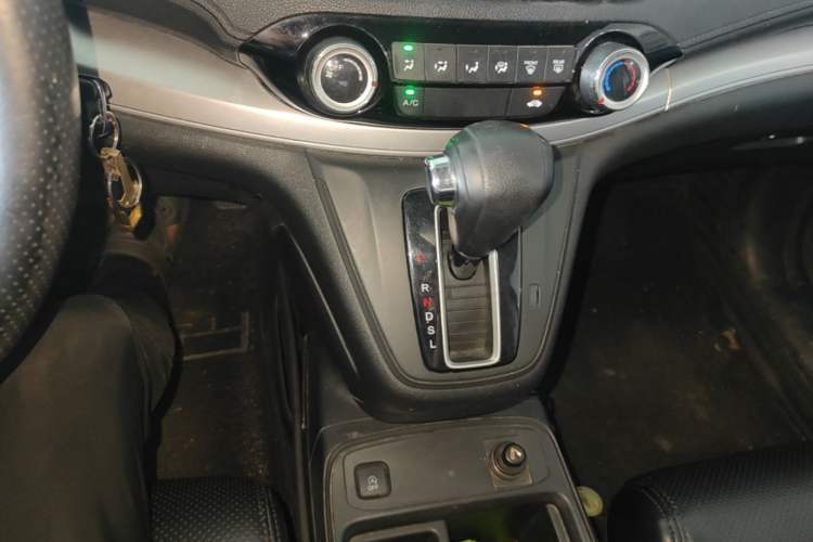 Used Honda CR-V 2016 2.0L two-wheel drive Urban Edition Gear Lever