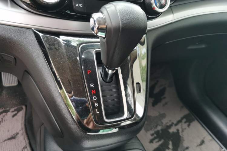 Used Honda CR-V 2016 2.0L two-wheel drive Urban Edition Gear Lever
