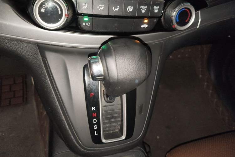 Used Honda CR-V 2016 2.0L two-wheel drive Urban Edition Gear Lever