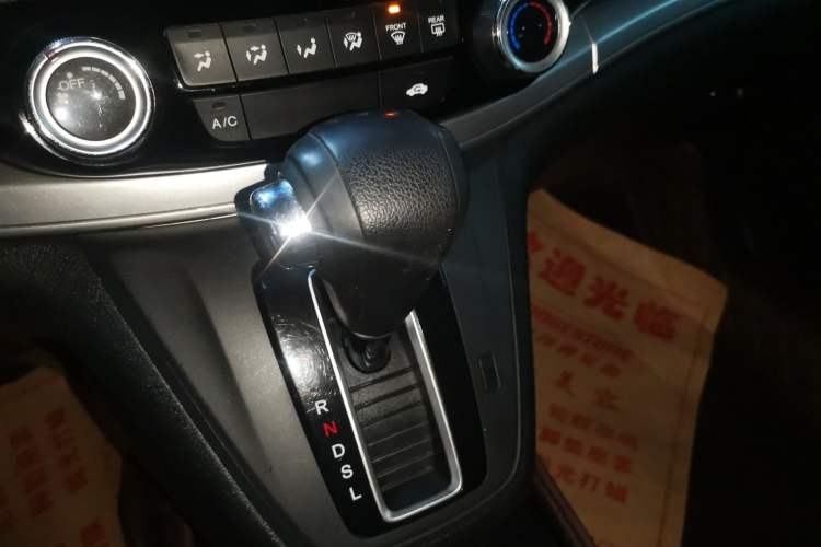 Used Honda CR-V 2016 2.0L Two-Wheel Drive Classic Edition Gear Lever