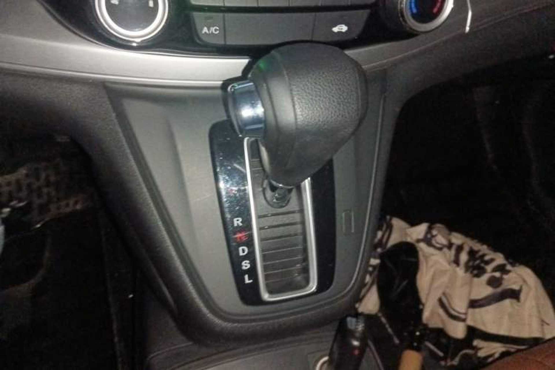 Used Honda CR-V 2016 2.0L two-wheel drive Urban Edition Gear Lever