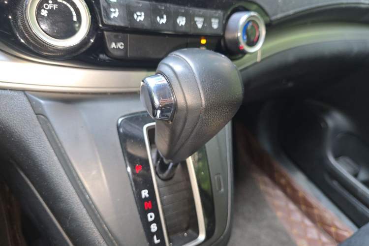 Used Honda CR-V 2016 2.0L Two-Wheel Drive Classic Edition Gear Lever
