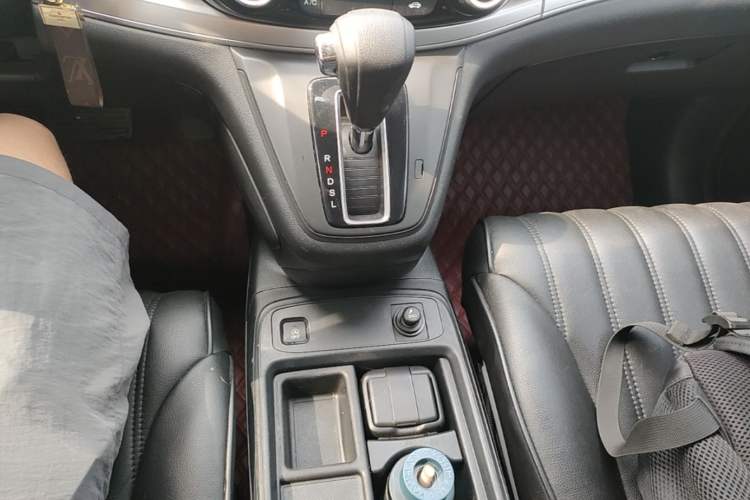 Used Honda CR-V 2016 2.0L two-wheel drive Urban Edition Gear Lever