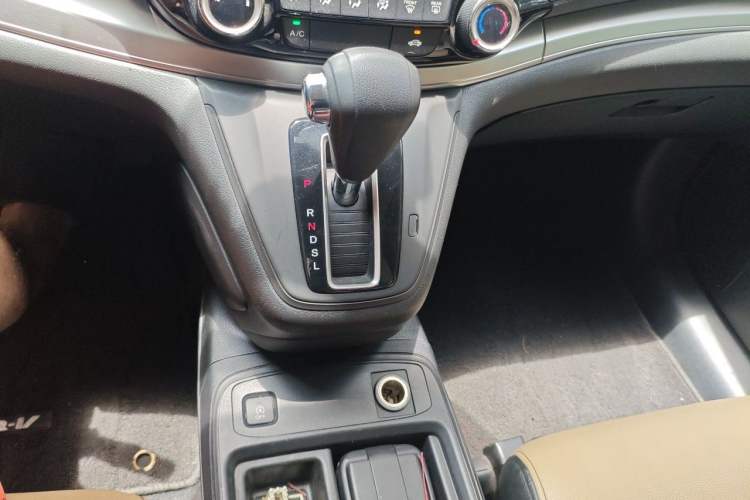 Used Honda CR-V 2016 2.0L two-wheel drive Urban Edition Gear Lever
