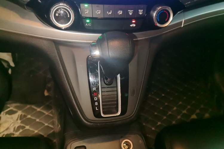 Used Honda CR-V 2016 2.0L two-wheel drive Urban Edition Gear Lever
