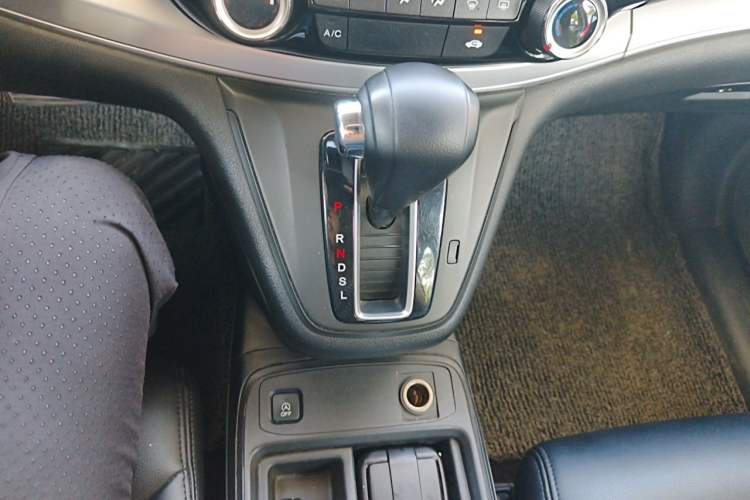 Used Honda CR-V 2016 2.0L two-wheel drive Urban Edition Gear Lever