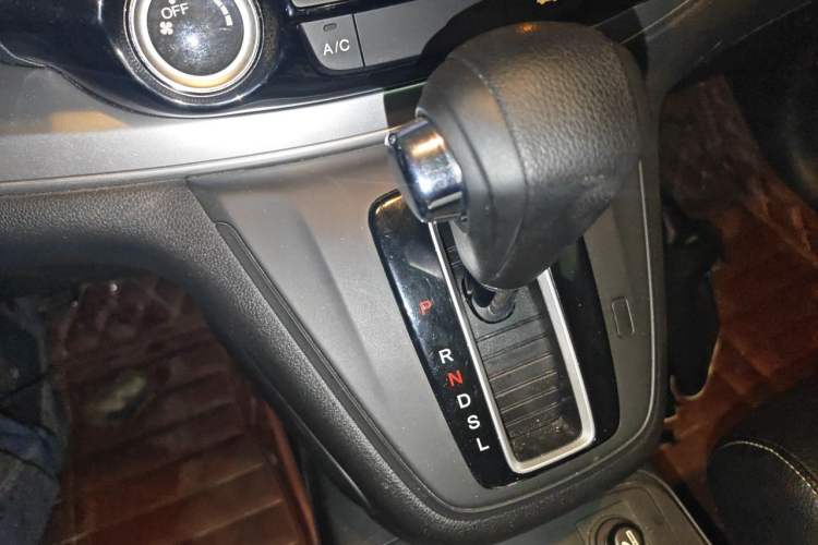 Used Honda CR-V 2016 2.0L two-wheel drive Urban Edition Gear Lever