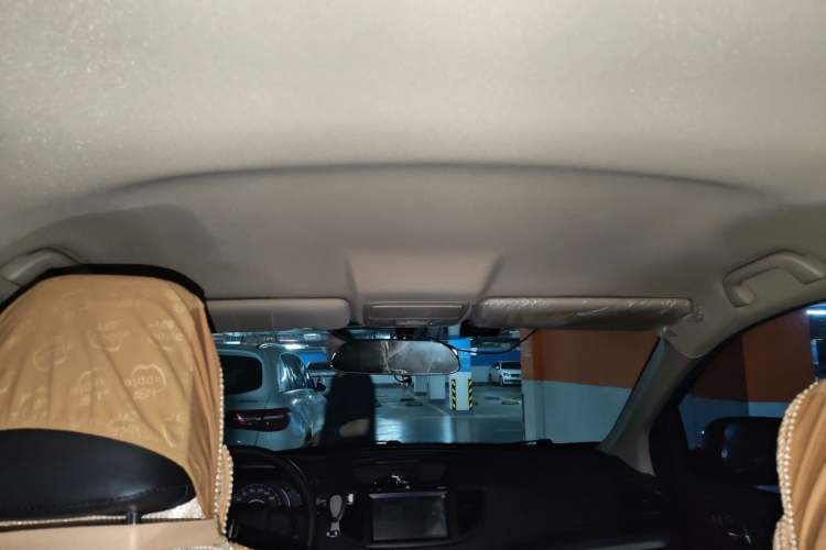 Used Honda CR-V 2016 2.0L Two-Wheel Drive Classic Edition Headliner