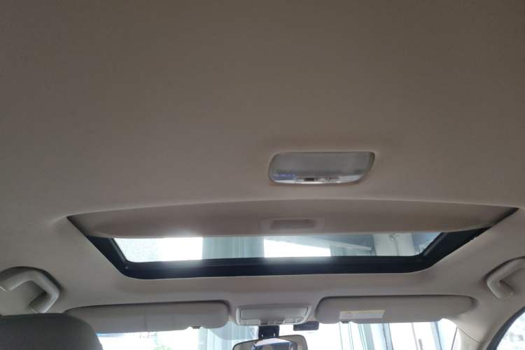 Used Honda CR-V 2016 2.0L two-wheel drive Urban Edition Headliner