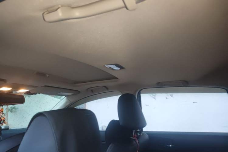 Used Honda CR-V 2016 2.0L two-wheel drive Urban Edition Headliner