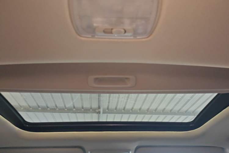 Used Honda CR-V 2016 2.0L two-wheel drive Urban Edition Headliner