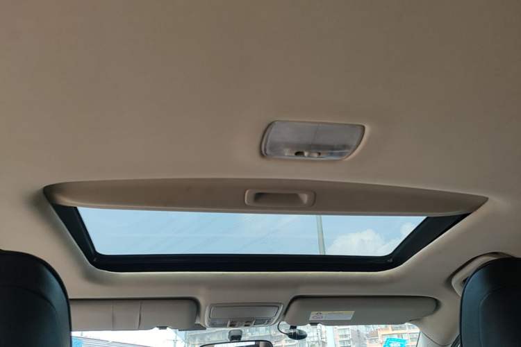Used Honda CR-V 2016 2.0L two-wheel drive Urban Edition Headliner