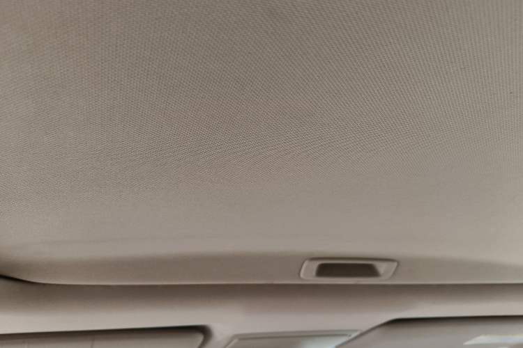 Used Honda CR-V 2016 2.0L two-wheel drive Urban Edition Headliner