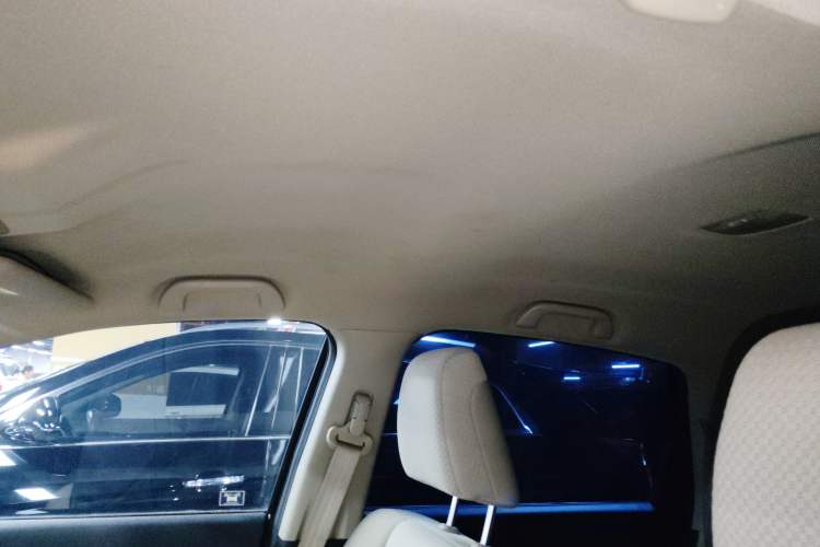 Used Honda CR-V 2016 2.0L Two-Wheel Drive Classic Edition Headliner