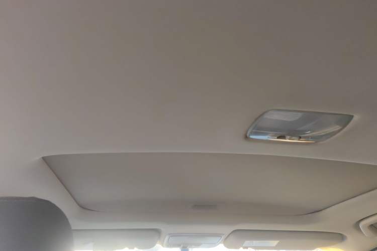Used Honda CR-V 2016 2.0L two-wheel drive Urban Edition Headliner