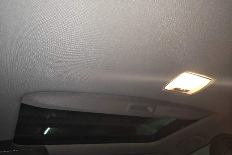 Used Honda CR-V 2016 2.0L two-wheel drive Urban Edition Headliner