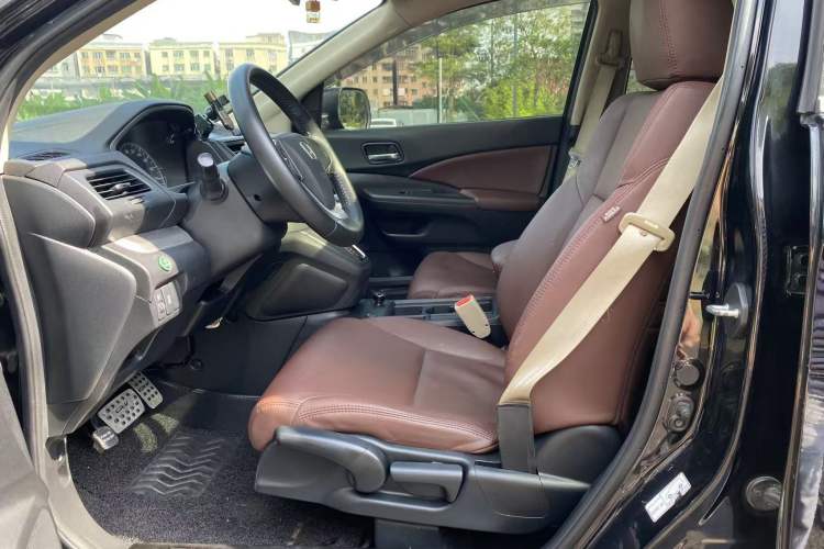 Used Honda CR-V 2016 2.0L two-wheel drive Urban Edition Interior 1