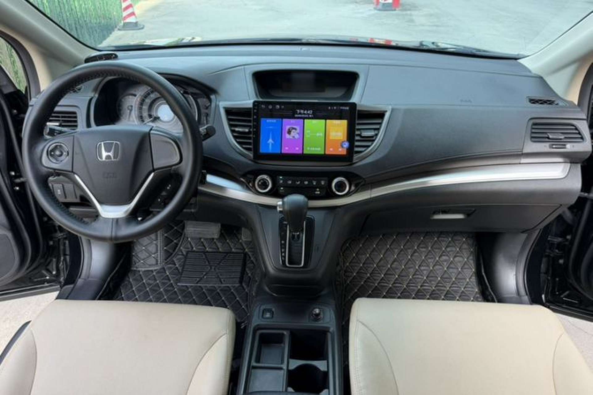 Used Honda CR-V 2016 2.0L two-wheel drive Urban Edition Interior 1