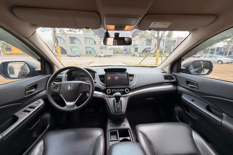 Used Honda CR-V 2016 2.0L Two-Wheel Drive Classic Edition Interior 2