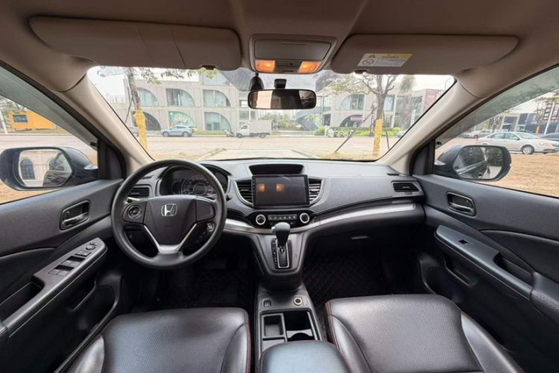 Used Honda CR-V 2016 2.0L Two-Wheel Drive Classic Edition Interior 2