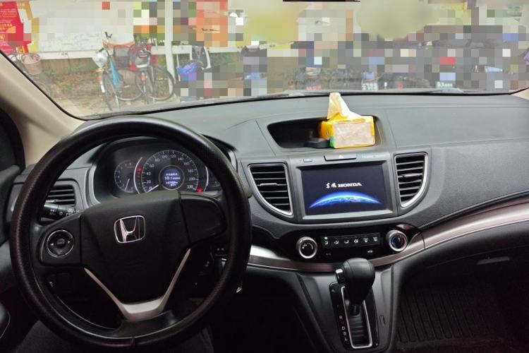 Used Honda CR-V 2016 2.0L two-wheel drive Urban Edition Interior 2