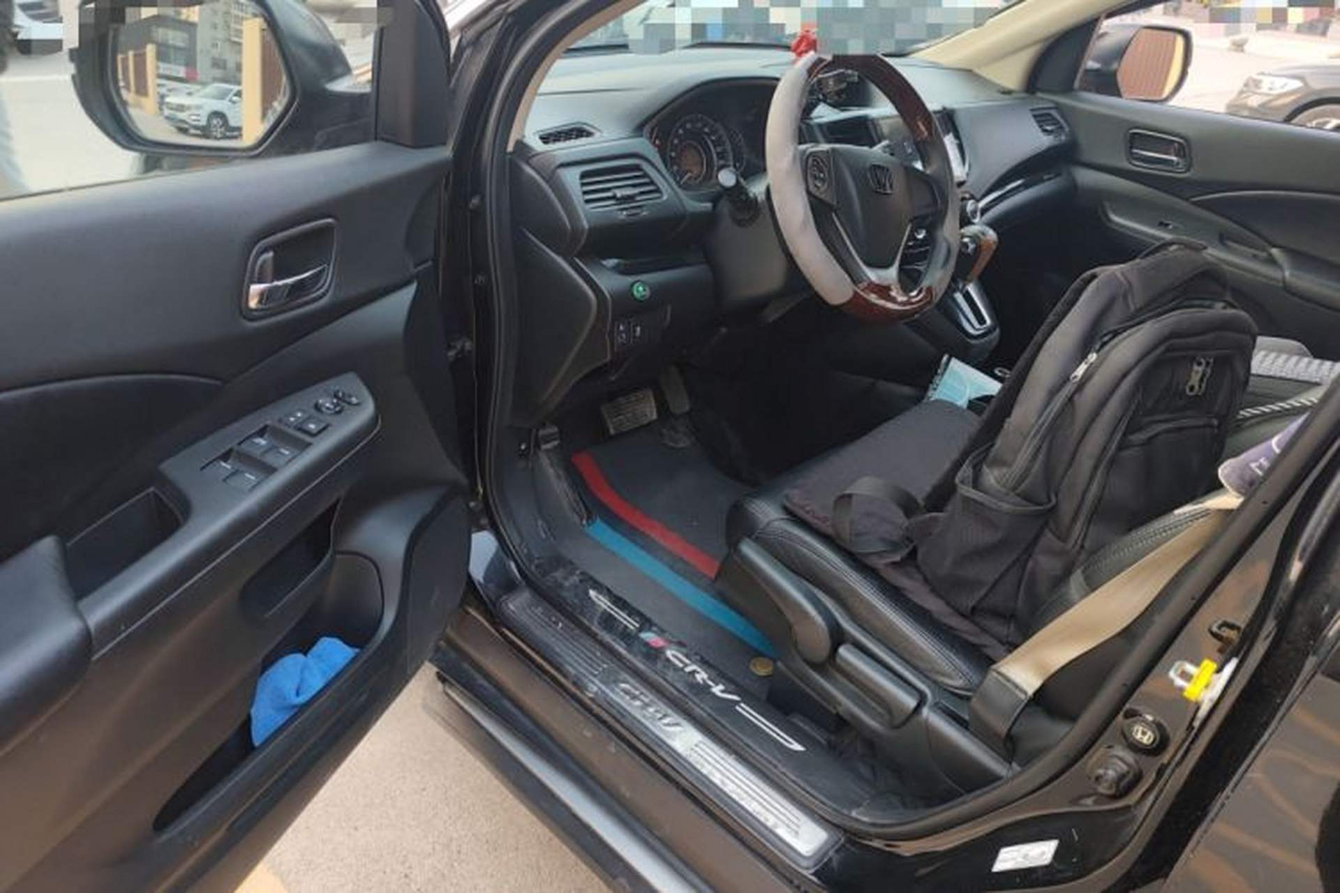 Used Honda CR-V 2016 2.0L two-wheel drive Urban Edition Interior 3