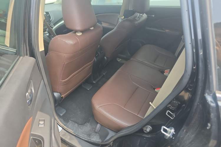 Used Honda CR-V 2016 2.0L two-wheel drive Urban Edition Interior 4