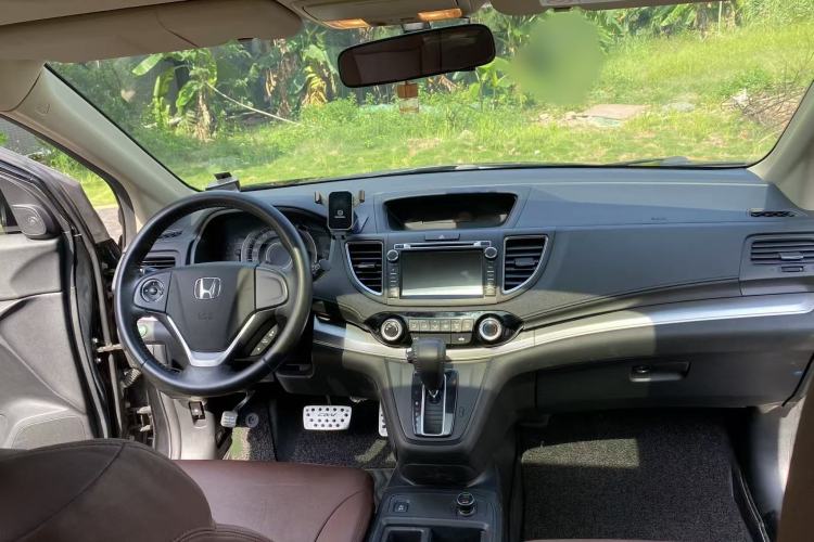 Used Honda CR-V 2016 2.0L two-wheel drive Urban Edition Interior 6