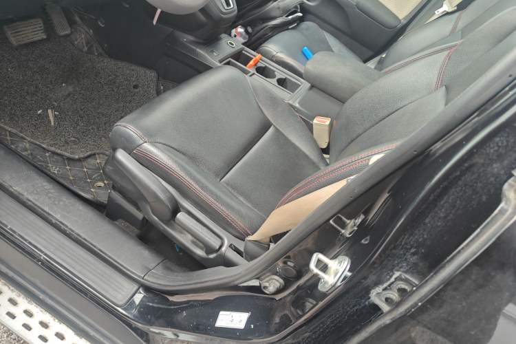 Used Honda CR-V 2016 2.0L Two-Wheel Drive Classic Edition Left Front Seat