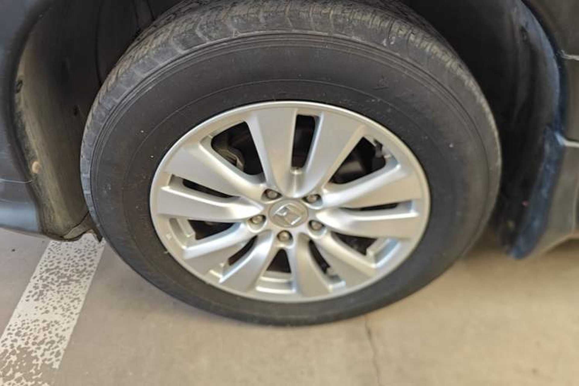 Used Honda CR-V 2016 2.0L two-wheel drive Urban Edition Left Front Wheel Hub