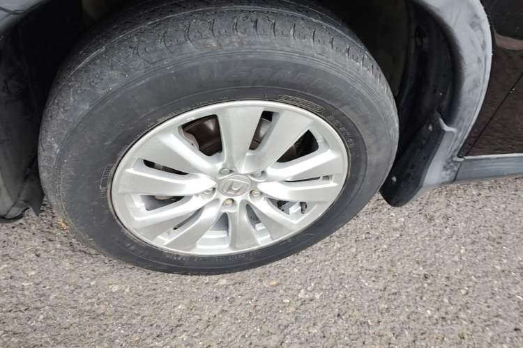 Used Honda CR-V 2016 2.0L two-wheel drive Urban Edition Left Front Wheel Hub