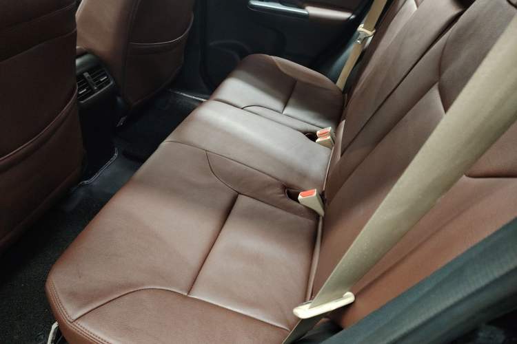 Used Honda CR-V 2016 2.0L two-wheel drive Urban Edition Left Rear Seat