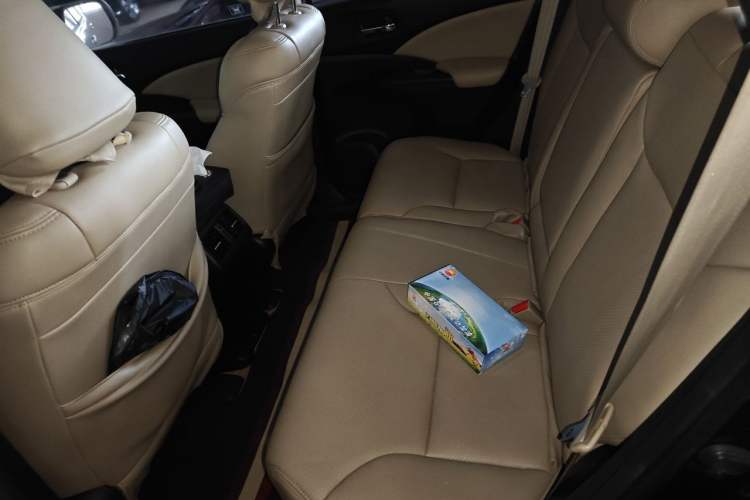 Used Honda CR-V 2016 2.0L two-wheel drive Urban Edition Left Rear Seat