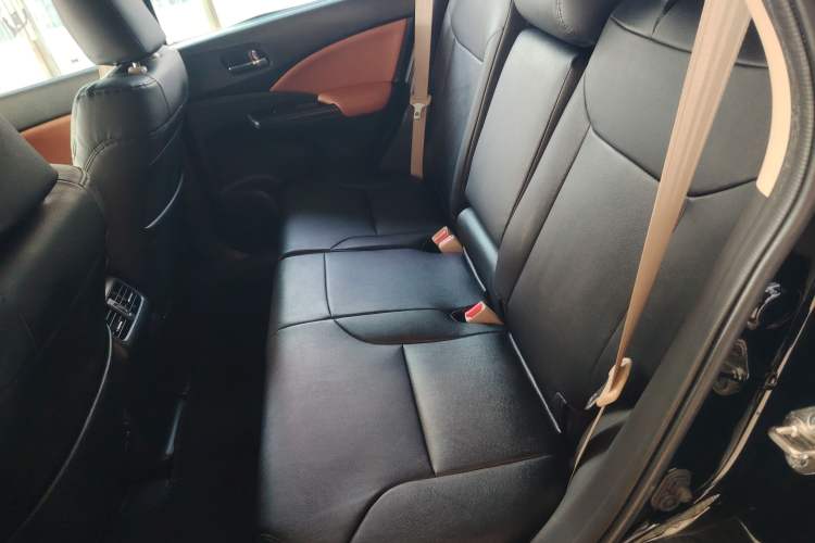 Used Honda CR-V 2016 2.0L two-wheel drive Urban Edition Left Rear Seat